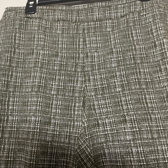 Checked green and white women pants in size 14 - Picture 4 of 6